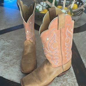 Womens size 7B Justin Western Boots Apricot
